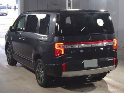 Mitsubishi Delica D:5