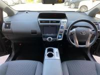 Toyota Prius Alpha 2015